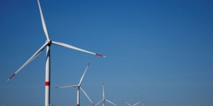 Transition énergétique: quand l'Académie française brasse du vent contre les éoliennes