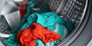 Microplastiques : comment nos vêtements polluent les océans