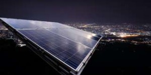Ces panneaux solaires génèrent de l’électricité la nuit