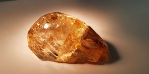 236 carats : le plus gros diamant de couleur jamais trouvé en Russie