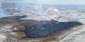 Islande : des fontaines de lave spectaculaires jaillissent du volcan Geldingadalur