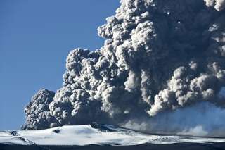 Explosion ou coulées de lave ? La réponse au style éruptif d'un volcan est au cœur de la chambre magmatique