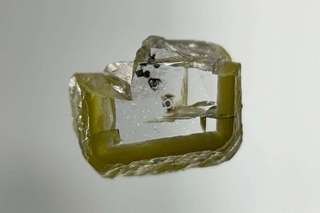 Un nouveau minéral venant des profondeurs de la Terre découvert à l'intérieur d'un diamant