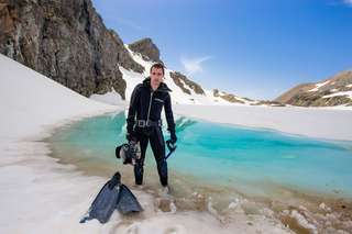Plongée en apnée dans les lacs glaciaires, une expérience riche et sublime, par Rémi Masson