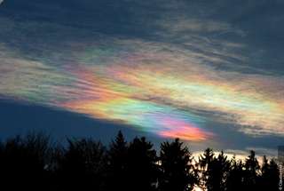 Phénomène météo extraordinaire : les nuages iridescents