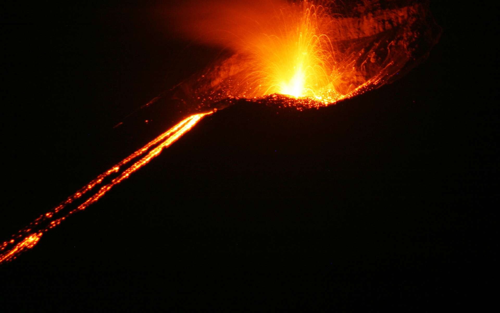 L’éruption en 2018 de l’Anak Krakatoa aurait été initiée par l'effondrement du volcan