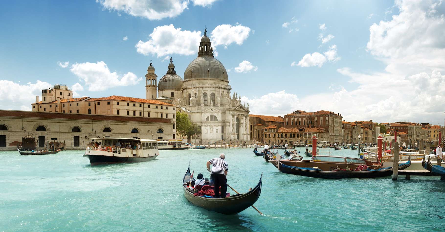 Images étonnantes des canaux de Venise à sec depuis plusieurs jours