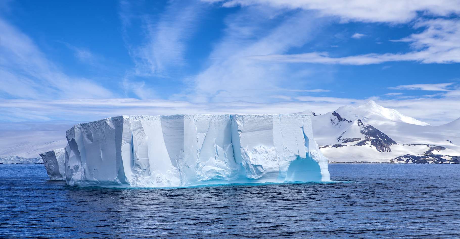 Voici les premières images de l'iceberg géant qui dérive dans l'océan Austral