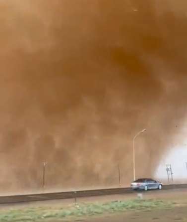 Des images spectaculaires d’une tornade monstrueuse à Oman