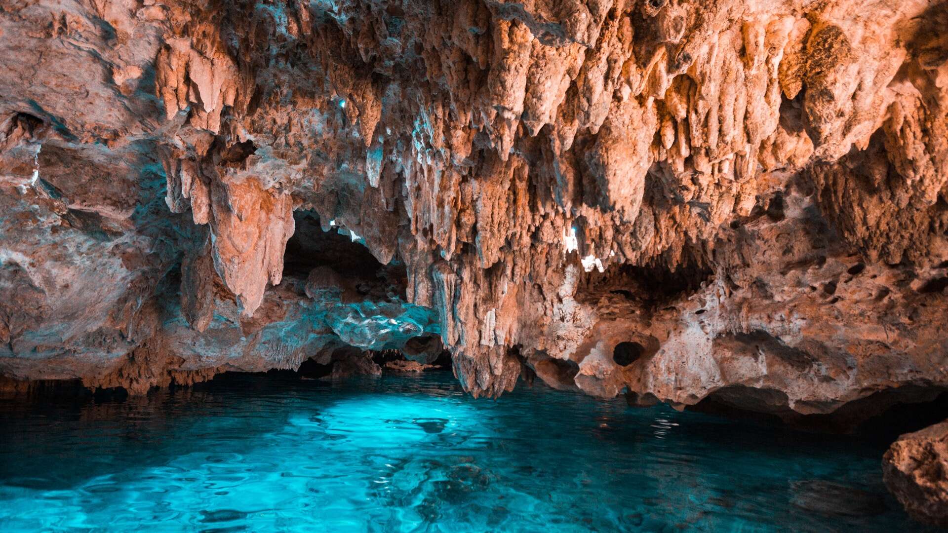 Une des grottes les plus profondes du monde est un incroyable labyrinthe souterrain de plus de 100 km !
