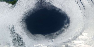 Le trou dans la couche d'ozone se comporte de manière étrange