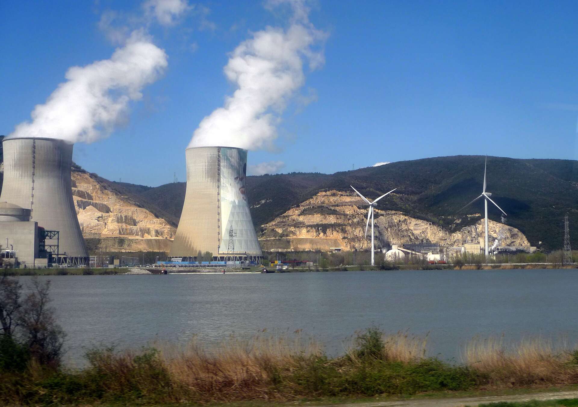La baisse du débit du Rhône est-elle une menace pour les centrales nucléaires ? (1/3)