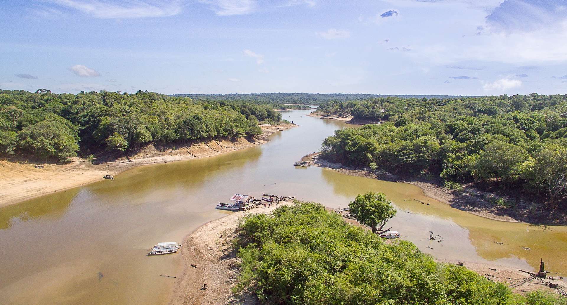 Quand le fleuve Amazone ne coule plus : des images bouleversantes de la catastrophe écologique qui se joue