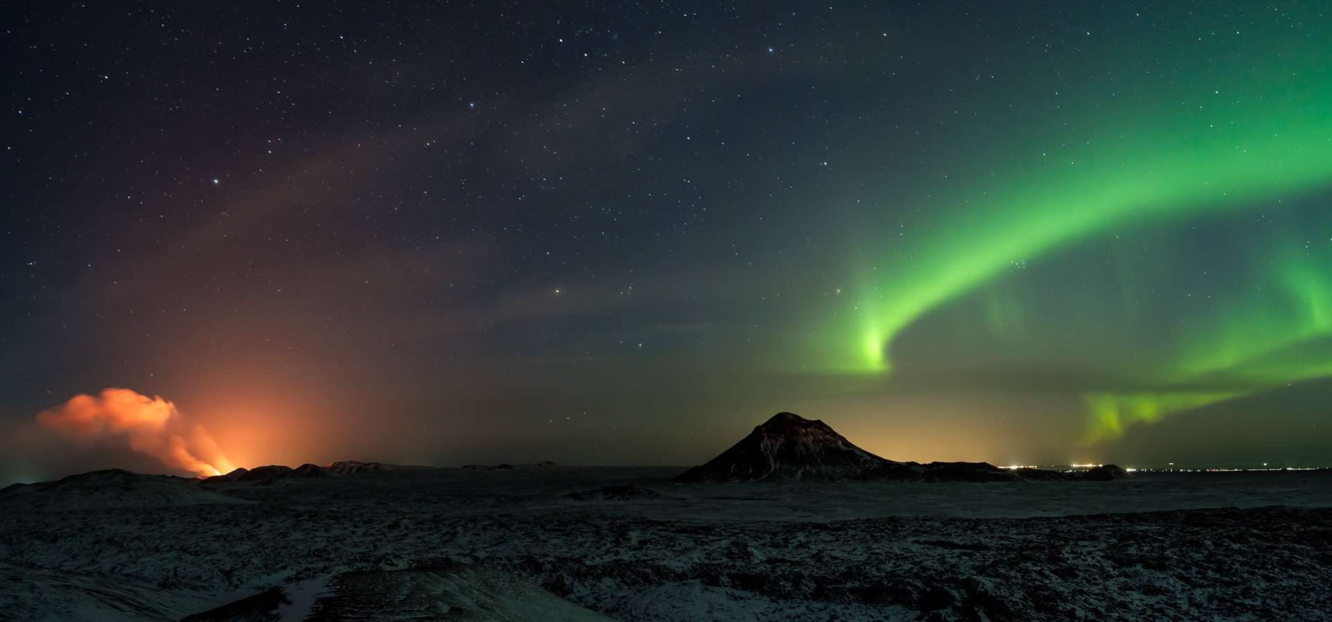 Des images spectaculaires de l'éruption en Islande depuis un mois !