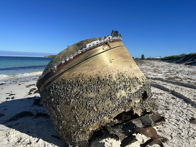 D’où vient le mystérieux objet cylindrique échoué sur une plage en Australie ?