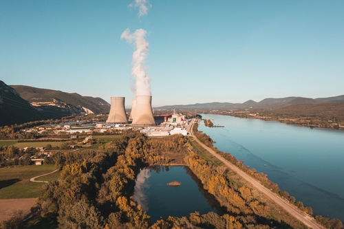 Nucléaire : les coûts des nouveaux réacteurs EPR2 pourraient doubler, selon Greenpeace