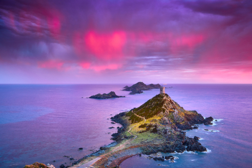 Aurore boréale en Corse : ces superbes photos du phénomène prises par un photographe amateur (IMAGES)