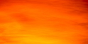 Un ciel orange en Grèce à cause d’un énorme nuage de sables du Sahara, des images impressionnantes