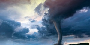 Scènes d’apocalypse aux États-Unis : plus d’une centaine de tornades ravagent le Midwest et occasionnent d’importants dégâts Tornades mortelles