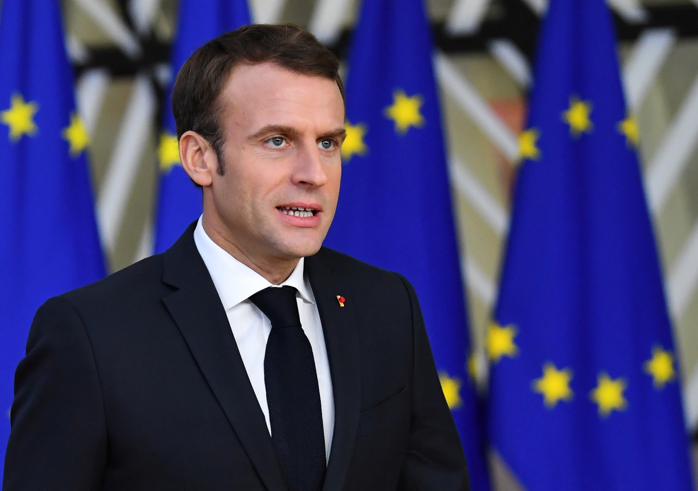 'Gilets jaunes' : Macron annule la hausse des taxes sur les carburants