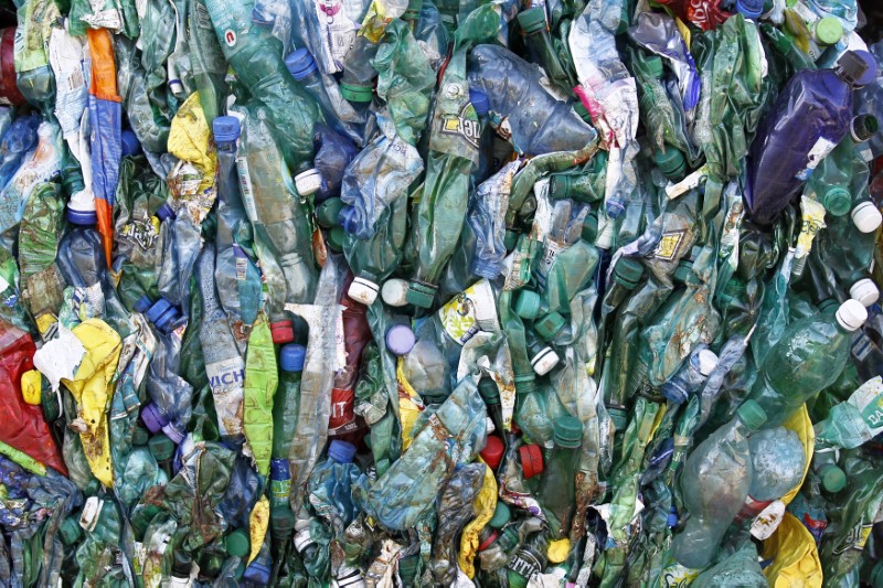 Recycler davantage le plastique, une promesse semée d’embûches