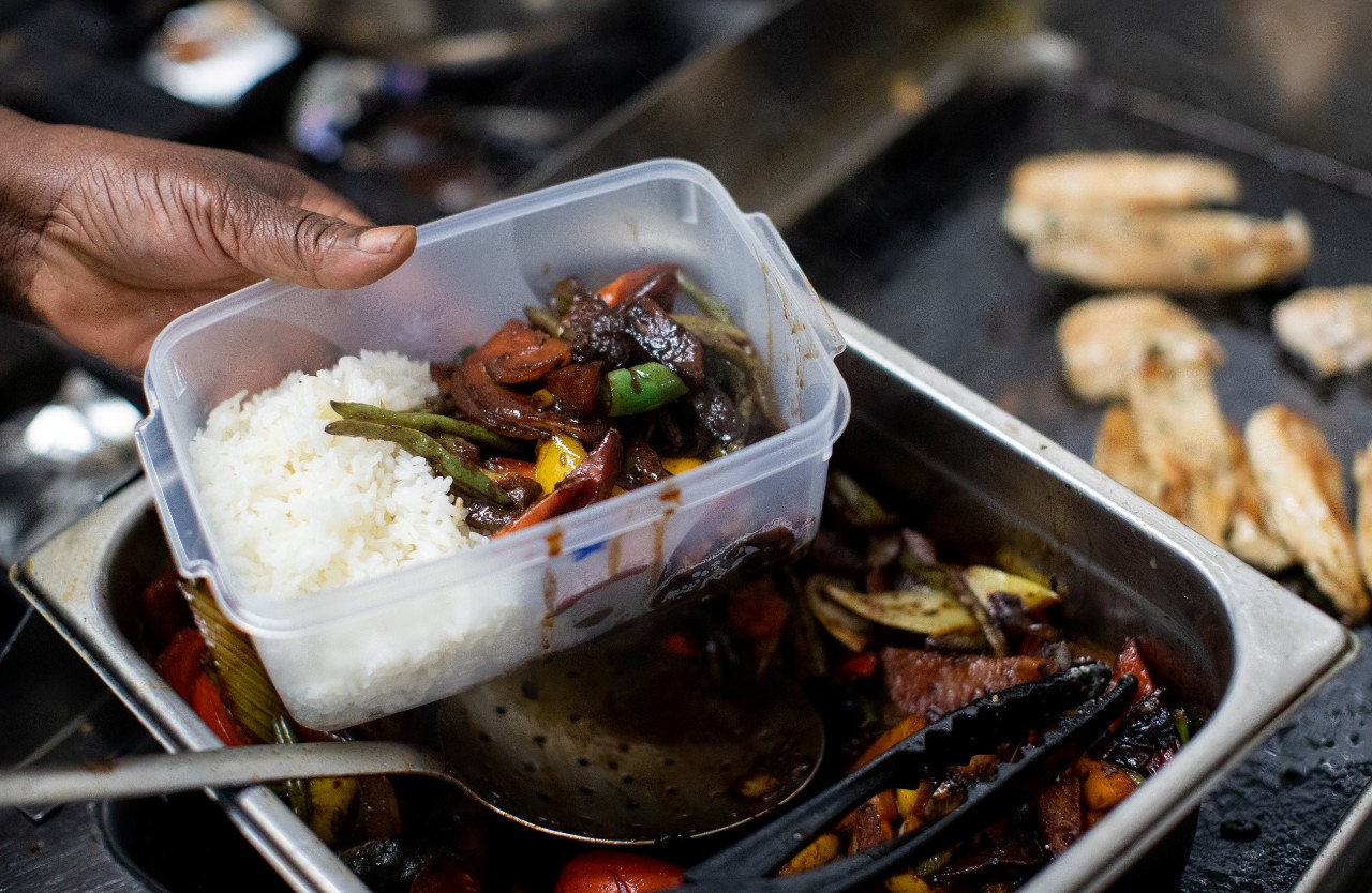Plastique: le gouvernement tente d'imposer le 'zéro déchets' aux livreurs de repas