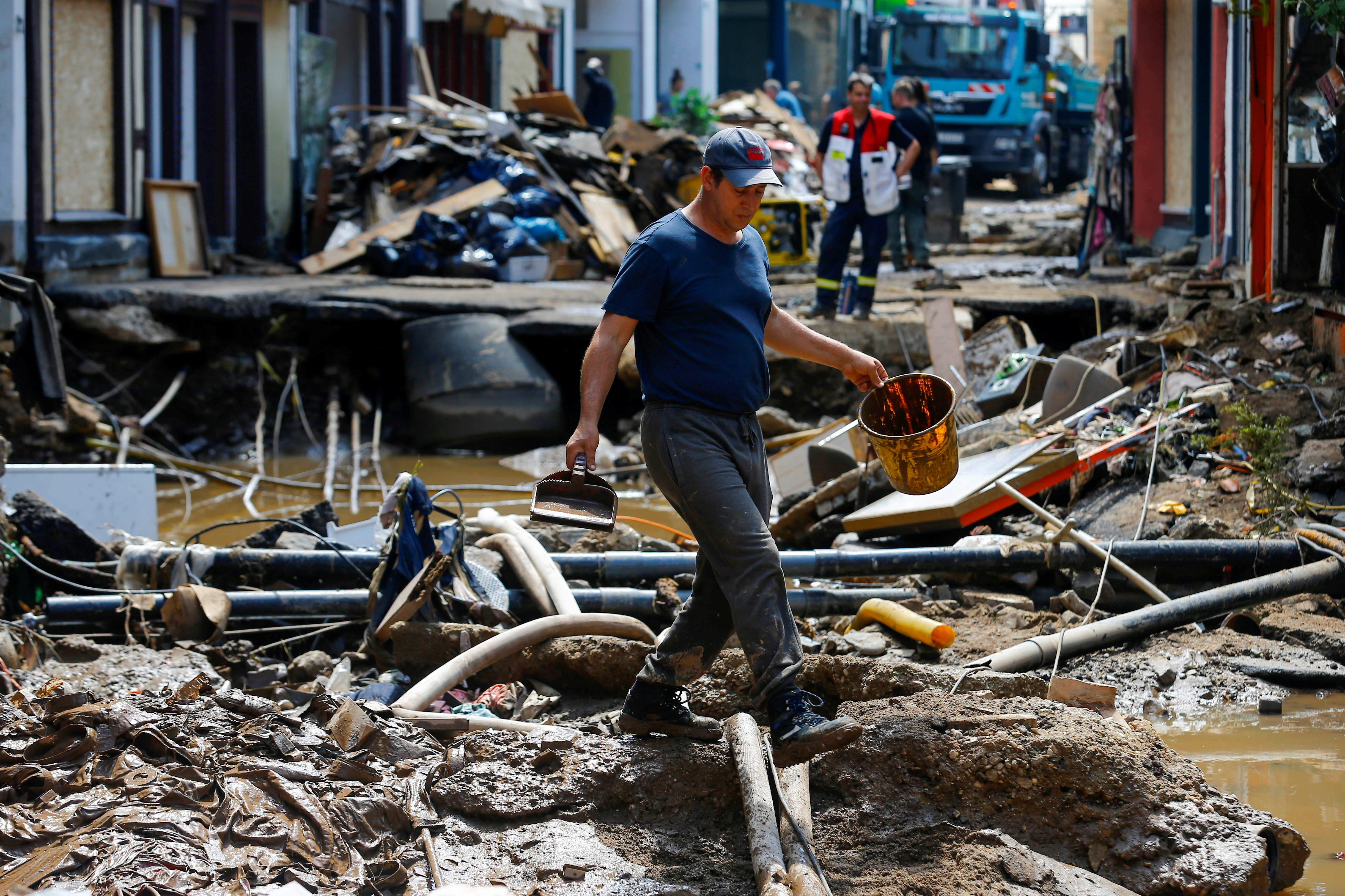 Inondations meurtrières en Europe : un électrochoc pour accélérer la lutte contre le changement climatique ?