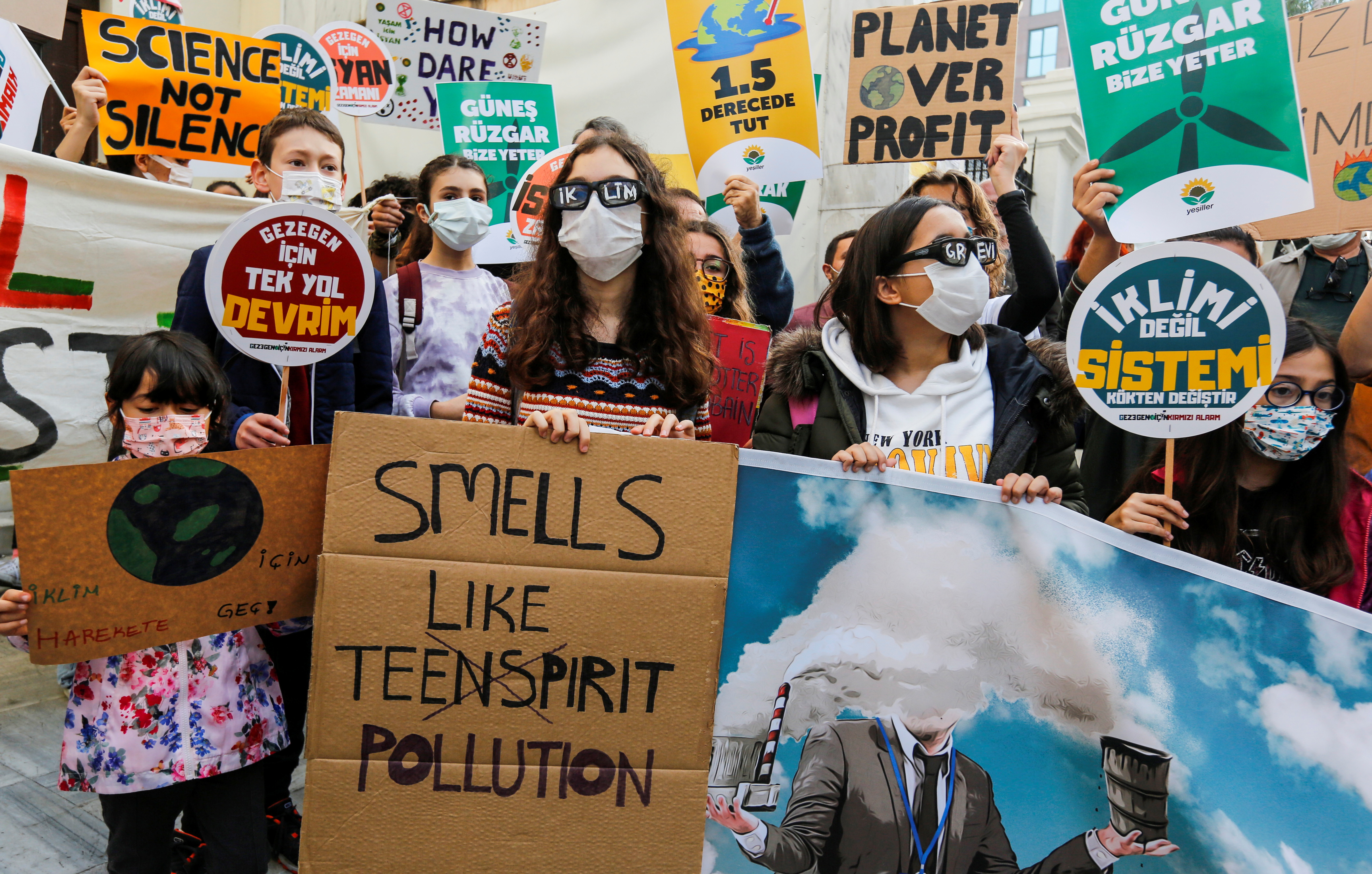 COP26 : les manifestations se multiplient dans le monde face à l'urgence climatique