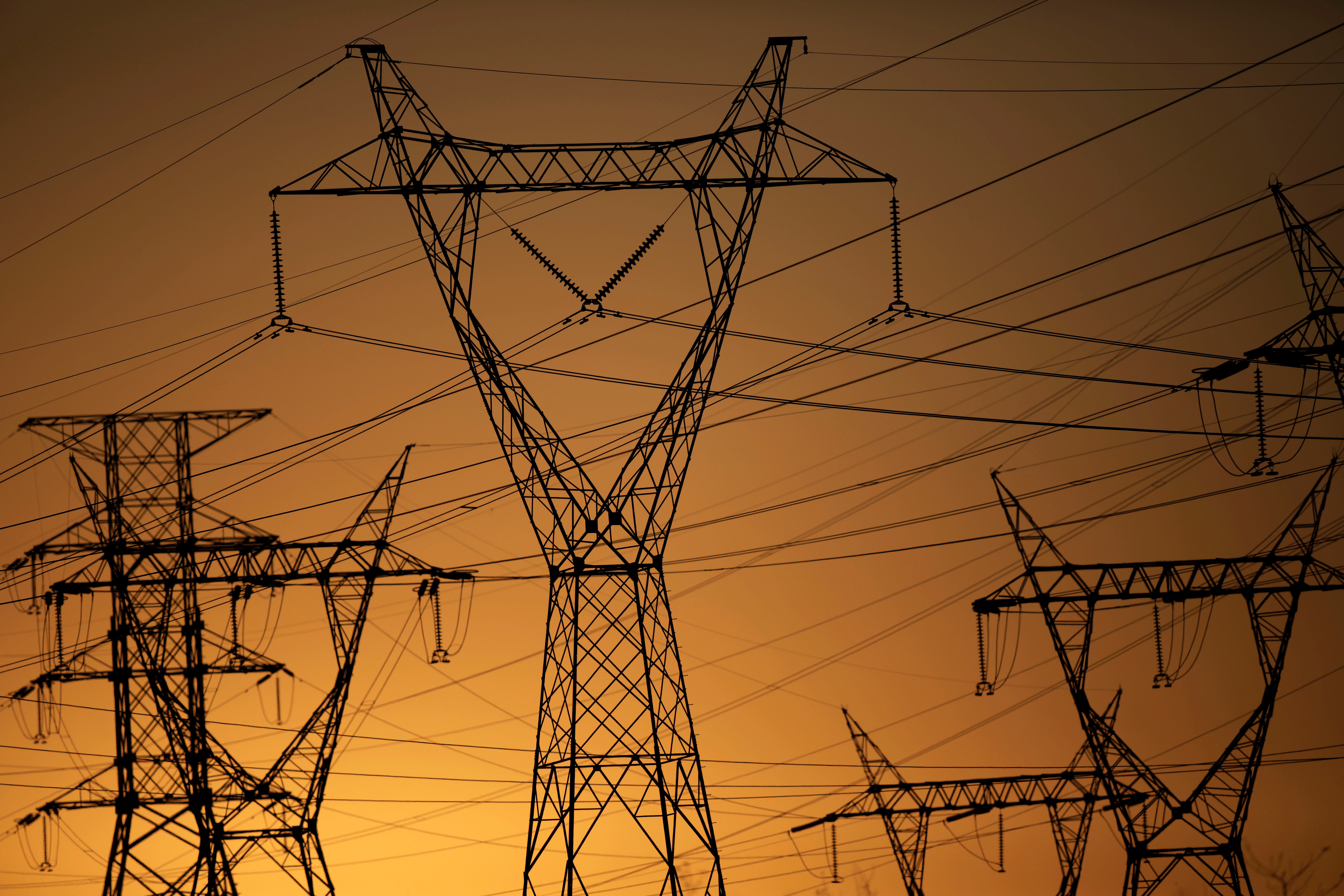 Énergie : RTE investit des sommes colossales pour transporter de plus en plus d’électricité en France