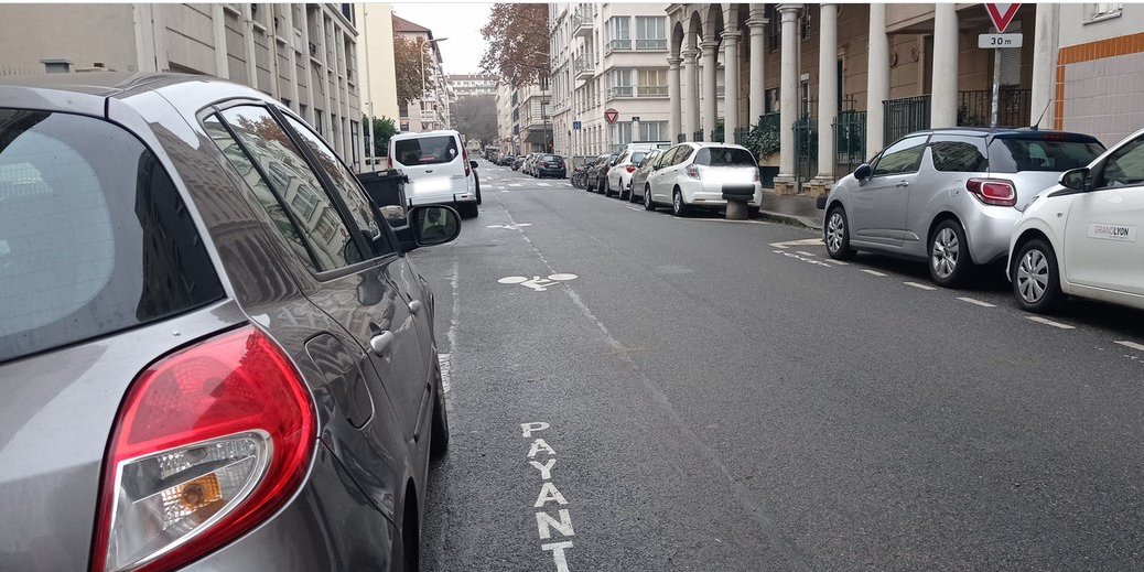A Lyon, la sortie du « tout voiture » se précise avec une limitation du ticket résident à un véhicule