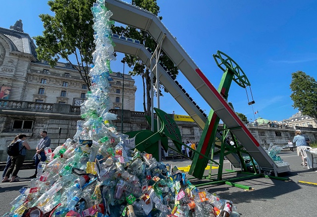 À Paris, une réunion planétaire cruciale sur la pollution au plastique