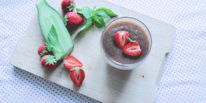 Smoothie fraises, concombre et basilic