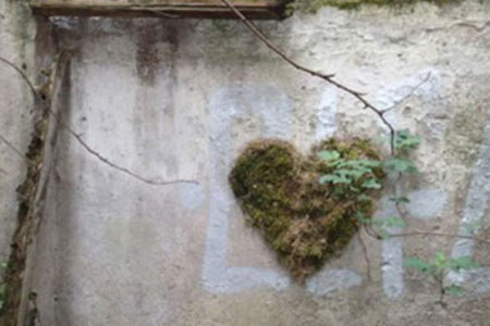 Oubliez les cadenas, voici cinq idées pour déclarer votre amour dans la rue