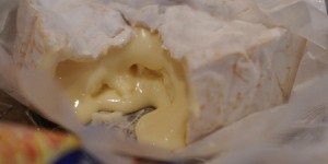  En Normandie, le camembert retrouve du goût grâce… aux microbes
