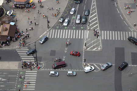 Voyez le monopole de la voiture sur l'espace public parisien