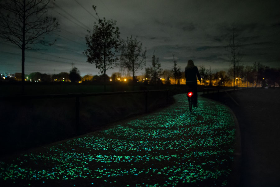 Impressionnant : une piste cyclable lumineuse sur les traces de Van Gogh