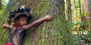 Ce chef indien qui combat la déforestation de l’Amazonie au prix de sa vie