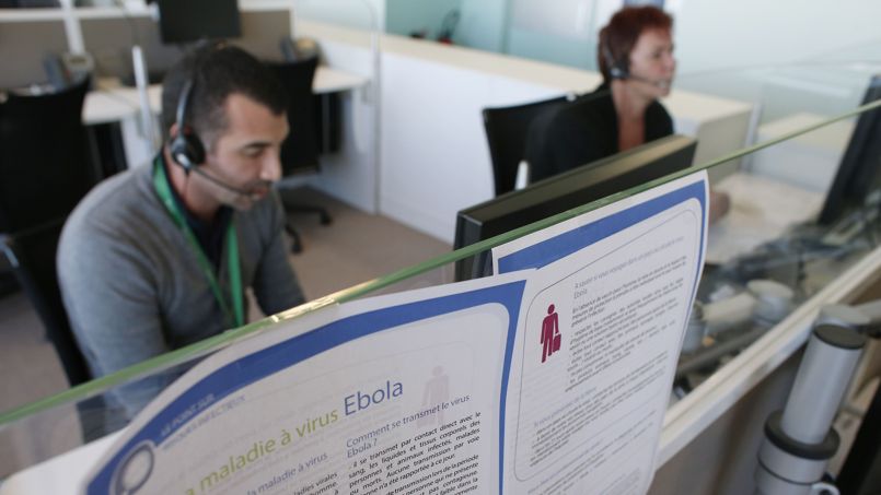Au centre d'appels Ebola, entre délires et vraies questions