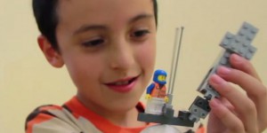 Un ingénieur développe une prothèse en Légo pour les enfants amputés
