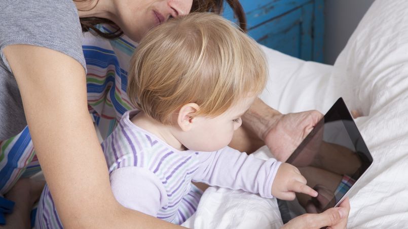 Tablette numérique : des experts de la petite enfance alertent sur l'usage intensif