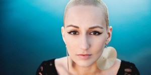 Une chanteuse primée pour un clip parodique sur son cancer
