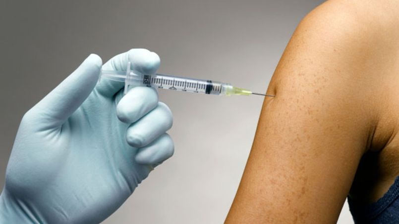 Grippe : les moins de 65 ans doivent-ils se faire vacciner ?