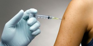 Grippe : les moins de 65 ans doivent-ils se faire vacciner ?