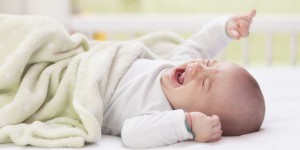Des essais cliniques qui ignorent la douleur des bébés