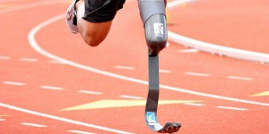 Des prothèses de champion pour que les enfants amputés puissent courir