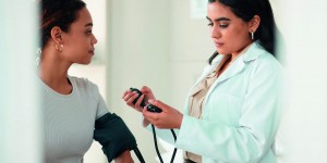 Ce que l’hypertension artérielle fait à votre corps (et pourquoi il faut la soigner)
