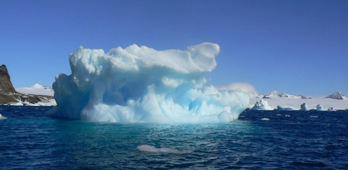 On peut suivre la dérive des icebergs grâce aux bruits qu'ils produisent