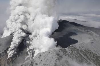 Japon : le réveil du volcan Ontake a surpris des centaines de randonneurs pris au piège