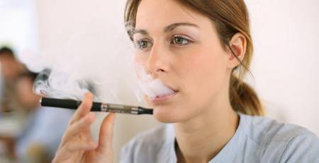Les cigarettes électroniques sont-elles utiles pour arrêter de fumer et moins nocives pour la santé ?