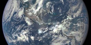 Le satellite DSCOVR dédié à la prévention des tempêtes solaires offre une première photo de la Terre